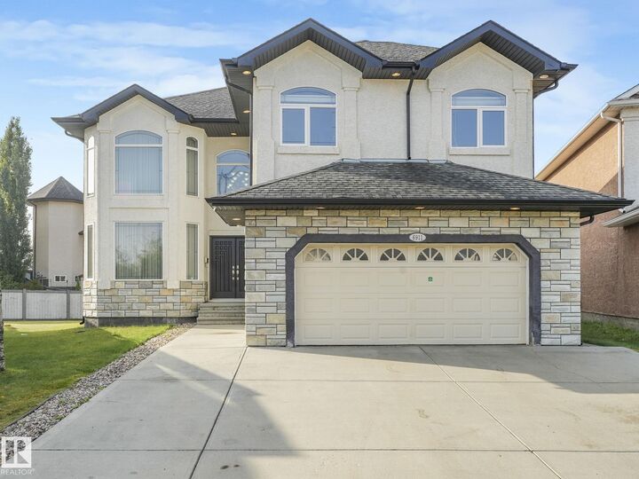 Property Photo:  6911 17 Avenue SW  AB T6X 0C9 