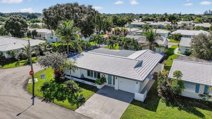 Property Photo: 6800 NW 75th St FL 33321