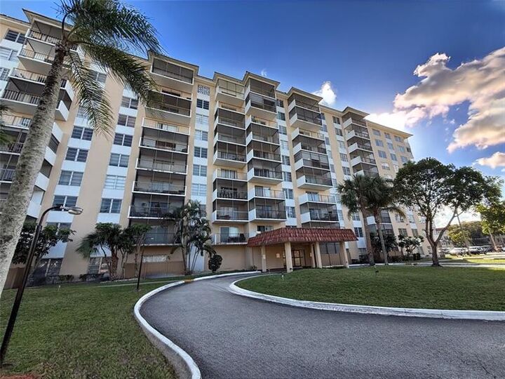 Property Photo: 4174 Inverrary Drive 805 FL 33319