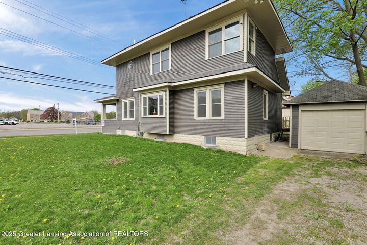 Property Photo:  1127 W Saginaw Street  MI 48915 