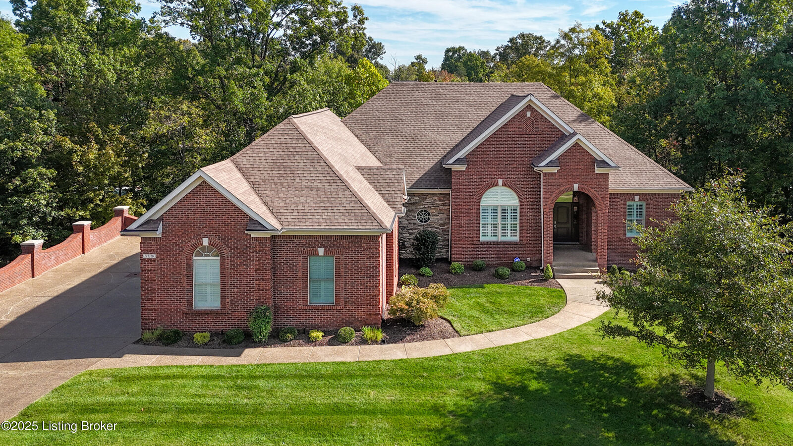 Property Photo:  113 Chestnut Glen Dr  KY 40245 