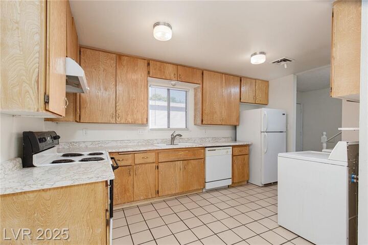 Property Photo: 130 Greenbriar Townhouse Way NV 89121