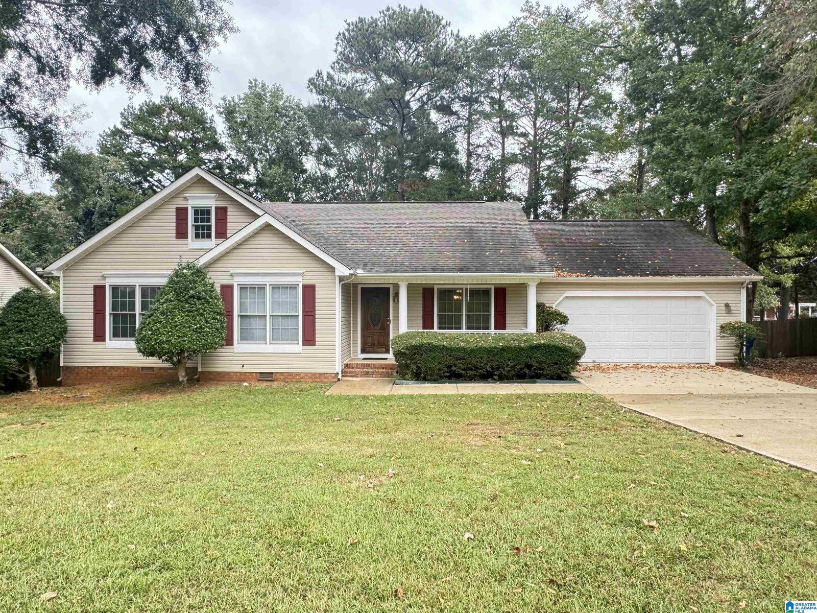 Property Photo: 1117 Berkshire Drive AL 36207