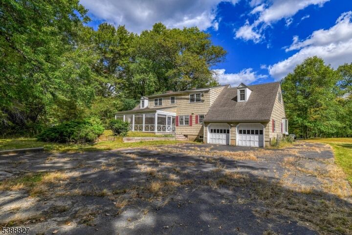 Property Photo:  43 Sunlit Dr  NJ 07069 