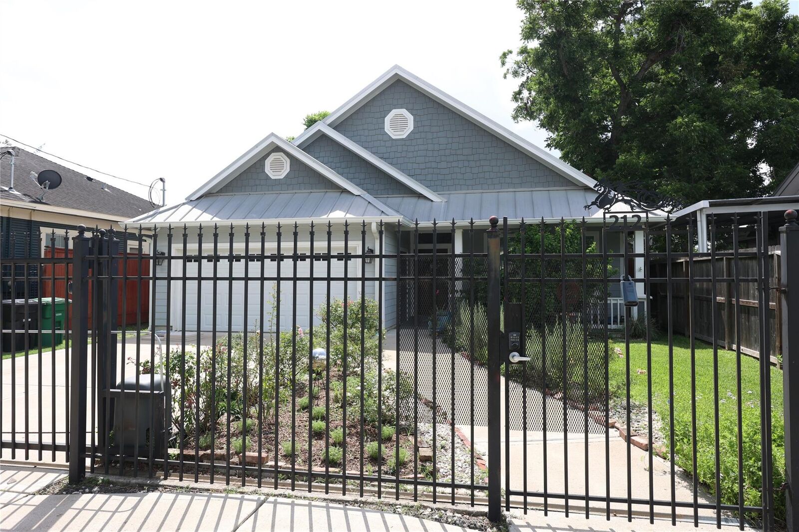 Property Photo: 212 Greenwood Street TX 77011