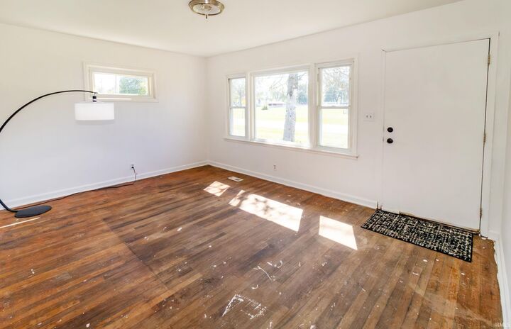 Property Photo:  302 E John Street  IN 47648 