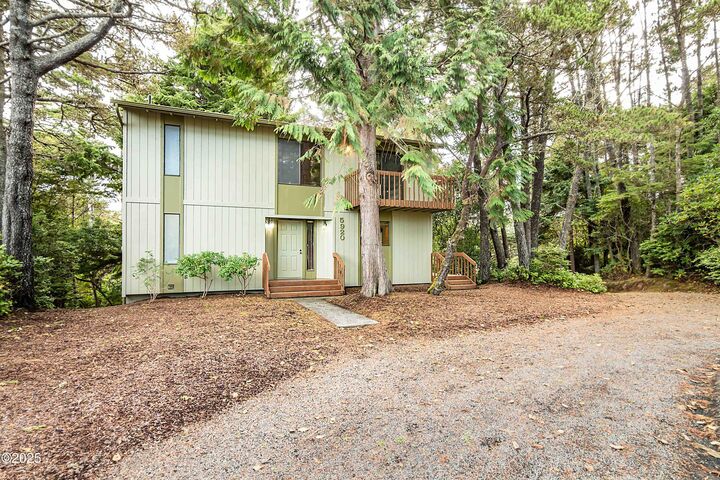 Property Photo:  5920 La Plaza Place  OR 97367 