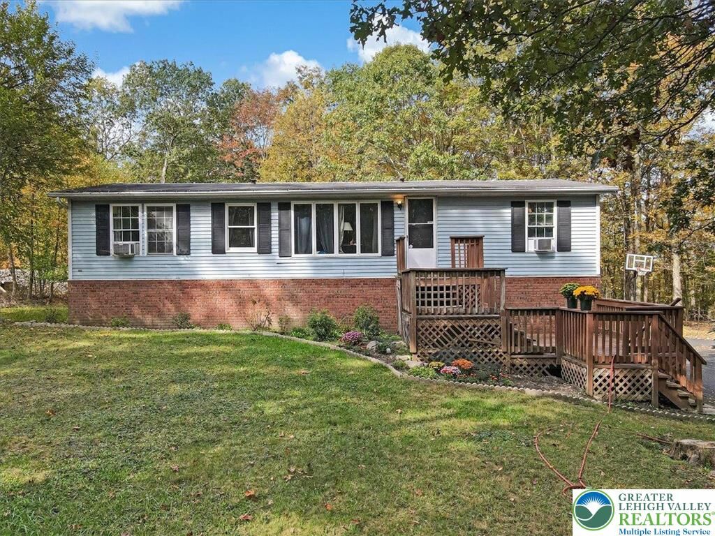 Property Photo:  2179 Deer Track Drive  PA 18302 