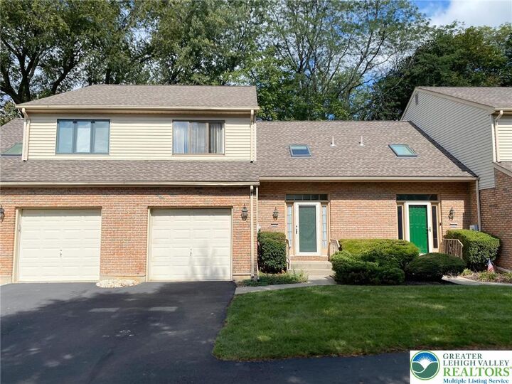 3218 Oakland Square Drive  Bethlehem City PA 18020 photo