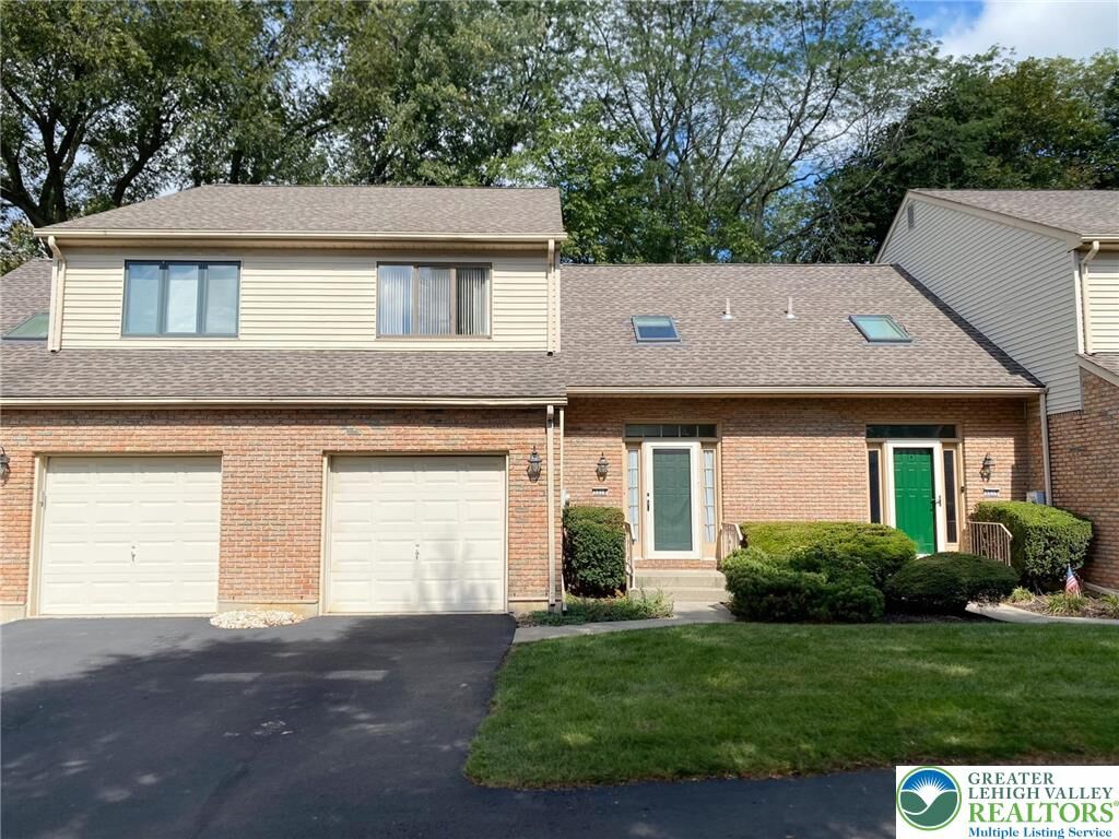 Property Photo: 3218 Oakland Square Drive PA 18020
