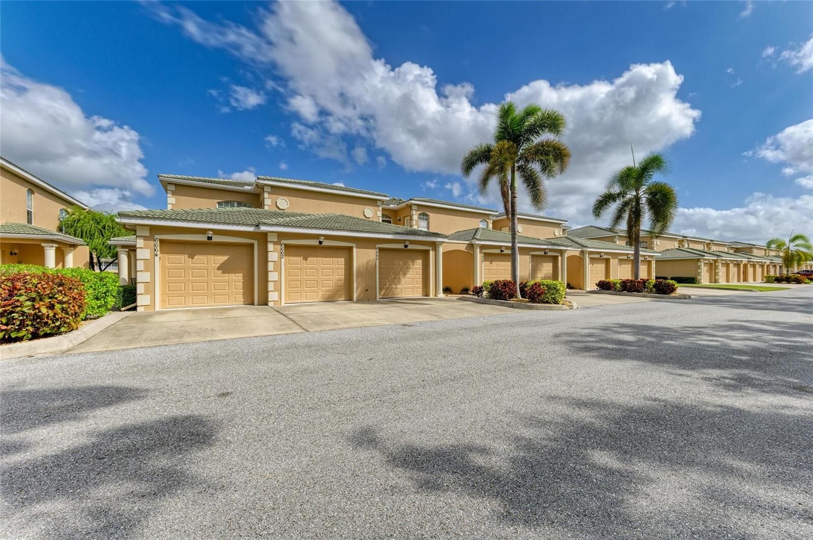 Property Photo:  6654 7th Avenue Circle W 6654  FL 34209 
