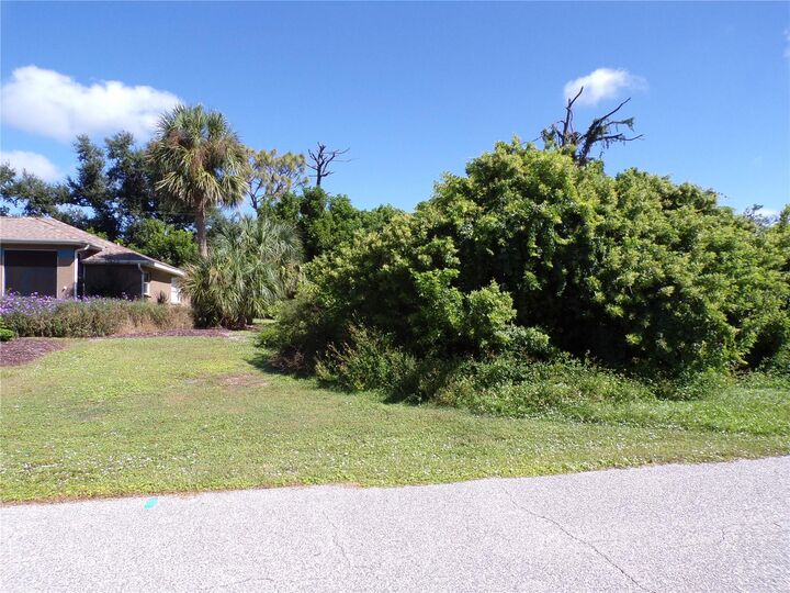 Property Photo:  10152 Willowood Avenue  FL 34224 