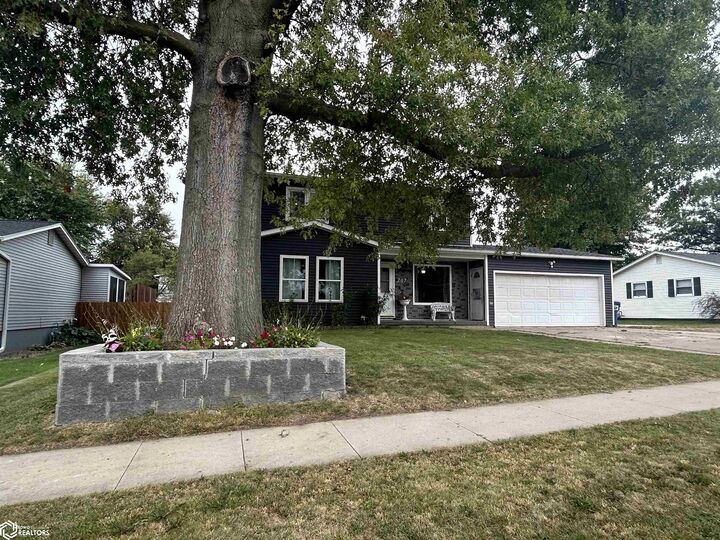 Property Photo:  207 W Ingledue Street  IA 50158