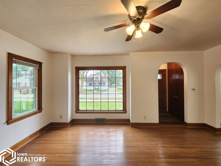 Property Photo:  727 2nd Street SW  IA 50401