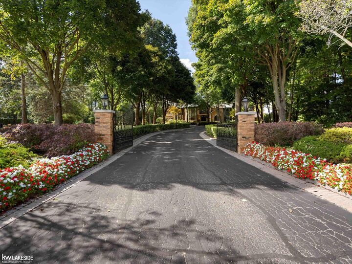 Property Photo: 17455 Iris Circle MI 48036