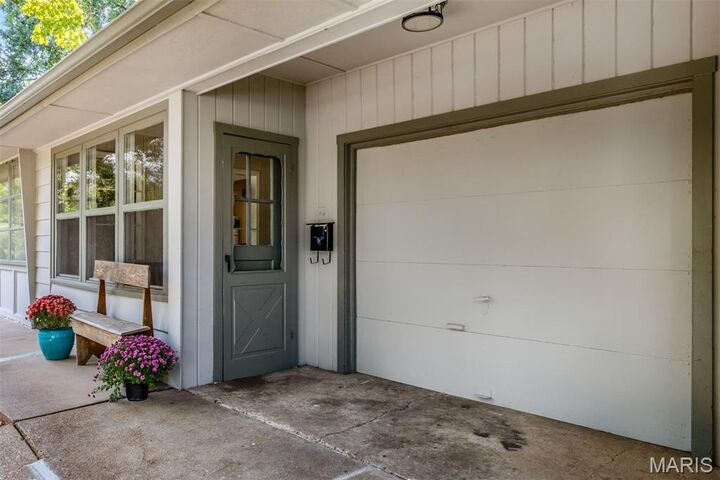 Property Photo: 725 Brookridge Drive MO 63119
