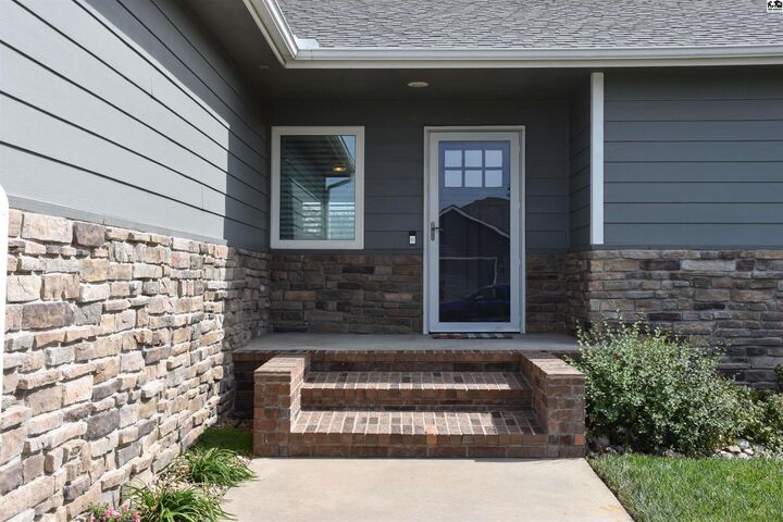 Property Photo:  537 Foxfire St  KS 67460 