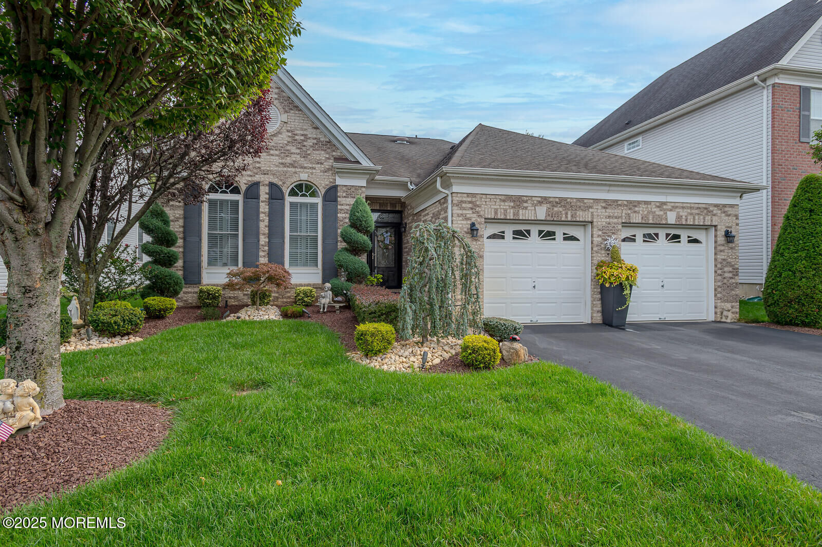 Property Photo:  44 Kings Mill Road  NJ 08831 
