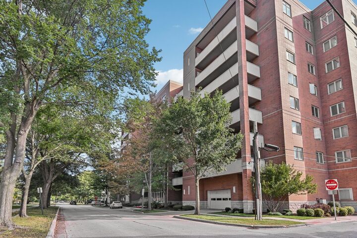 Property Photo:  435 William Street 205  IL 60305 