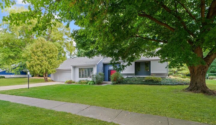 1914 Woodfield Road  Champaign IL 61822 photo