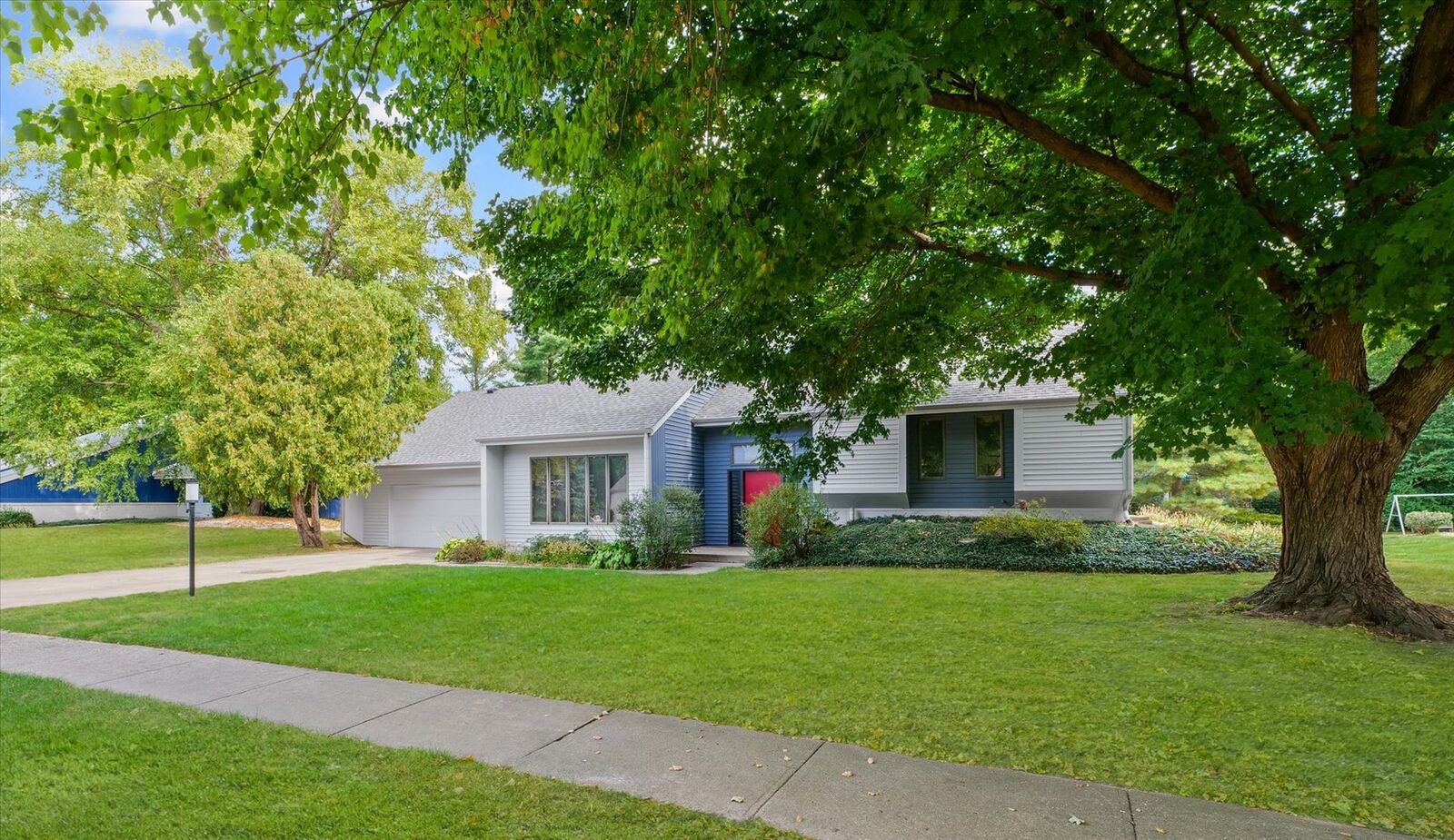 Property Photo:  1914 Woodfield Road  IL 61822