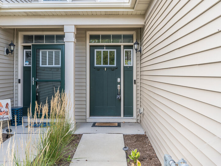 Property Photo:  1676 Carlstedt Drive  IL 60510 