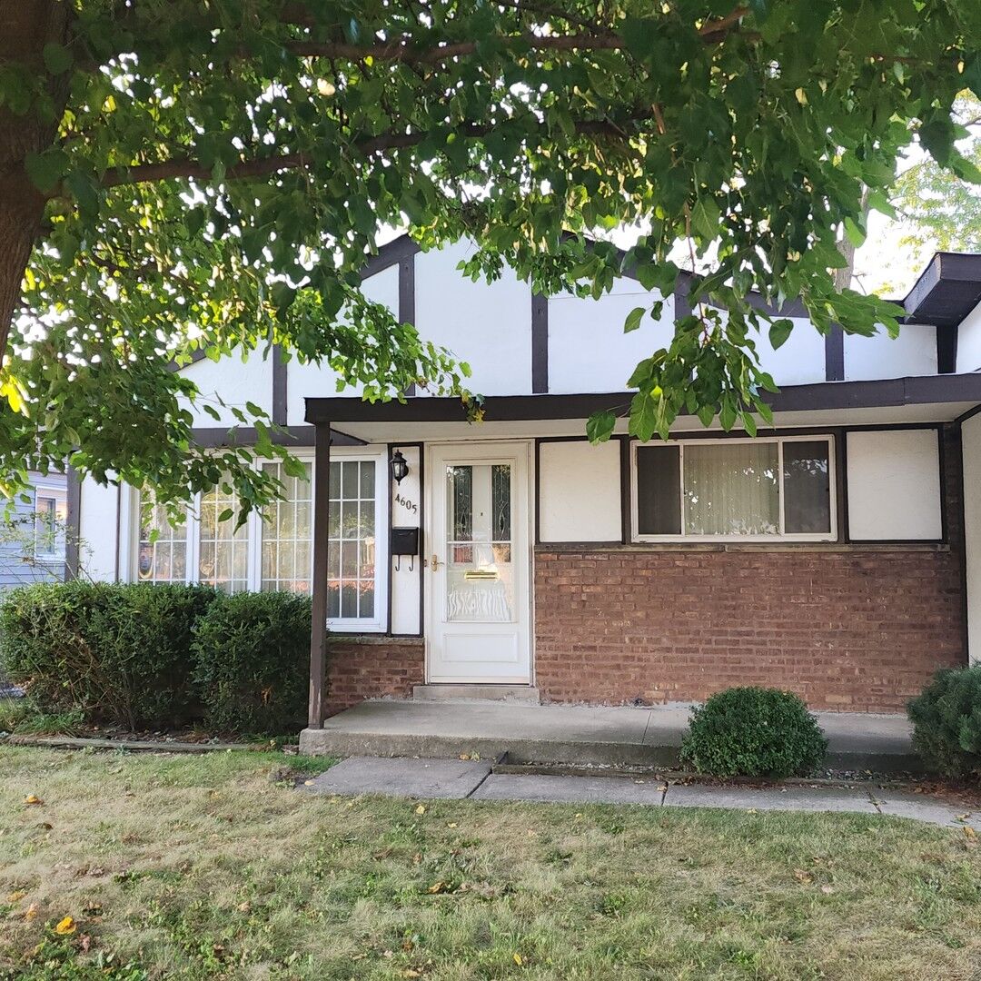 Property Photo:  4605 W 84th Place  IL 60652 