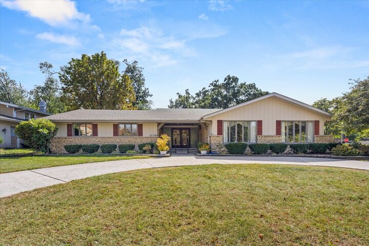 Property Photo: 3318 Indianwood Lane IL 60431