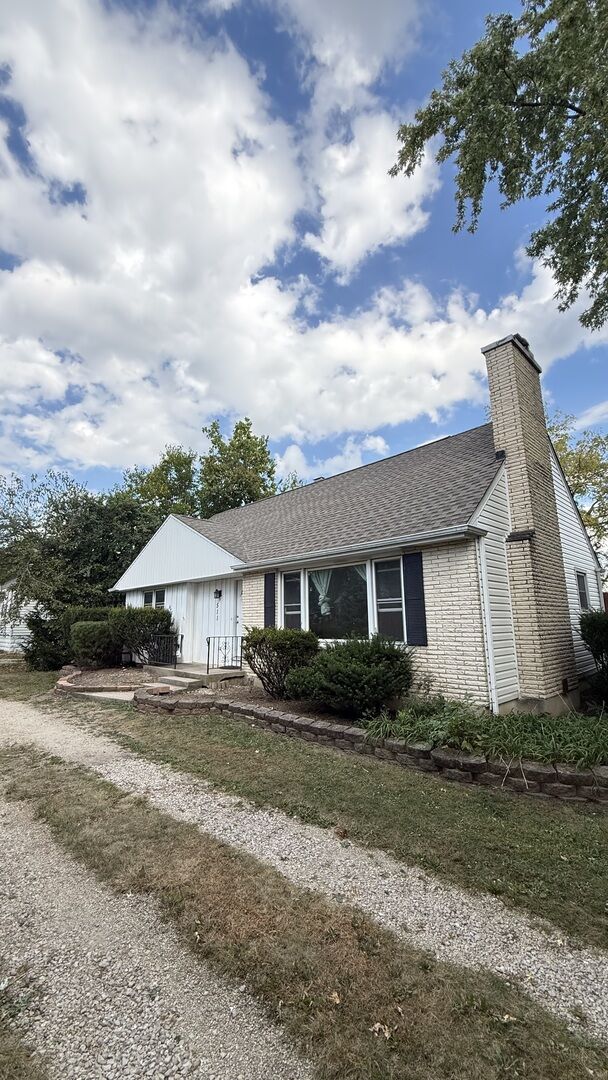 Property Photo: 511 S Cass Avenue IL 60559