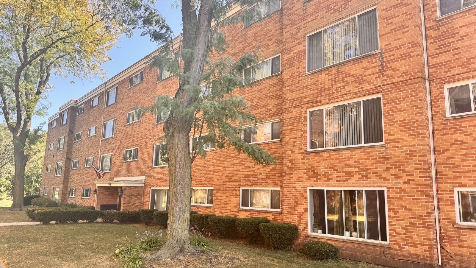Property Photo: 6220 N Ridge Avenue S203 IL 60660
