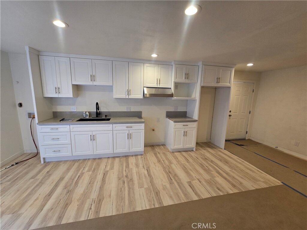 Property Photo:  3374 1/2 Fashion Avenue  CA 90810 