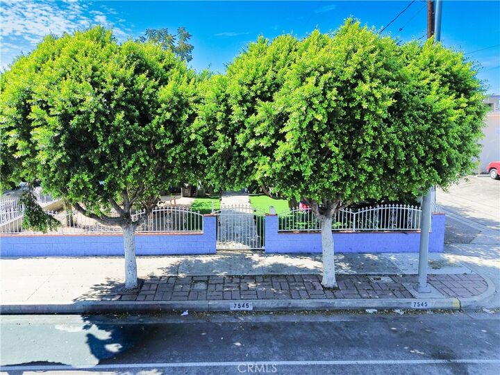Property Photo: 7545 White Oak CA 91335