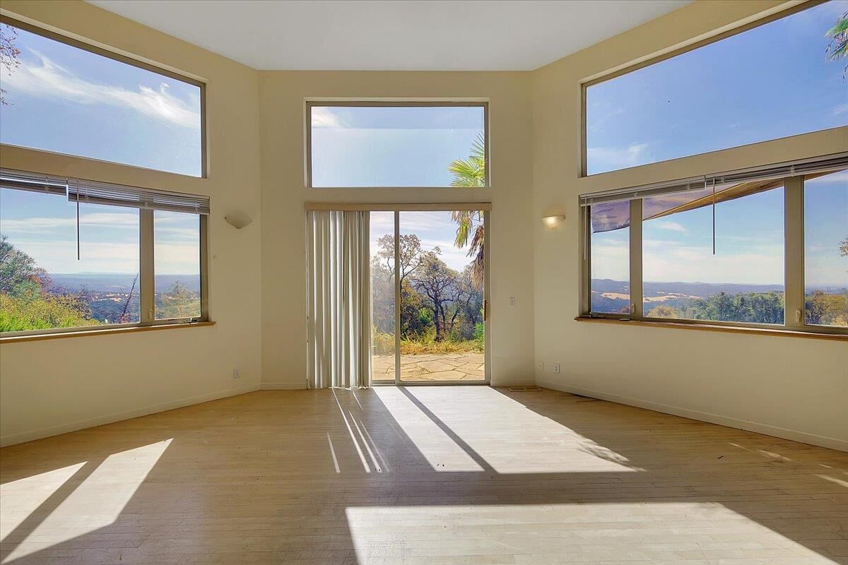 Property Photo: 9018 Winding Way CA 95962