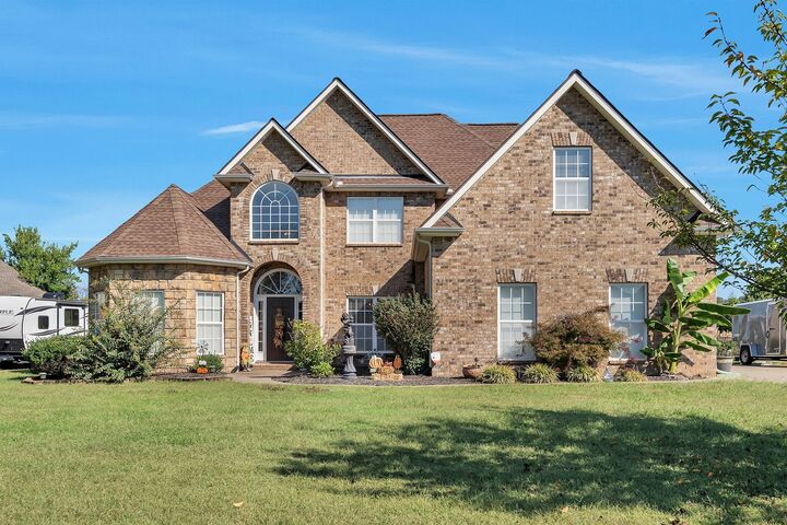 Property Photo: 205 Apricot Ln E TN 37129
