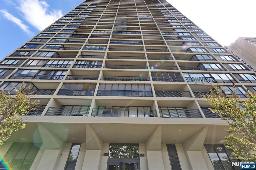Property Photo:  6 Horizon 2106  NJ 07024 
