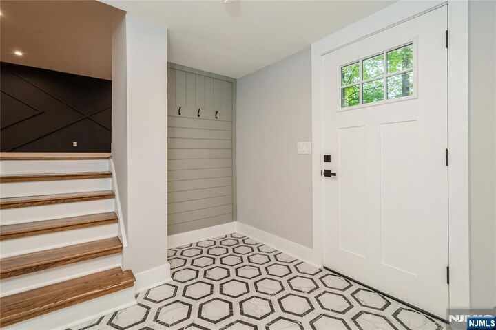 Property Photo:  9 Somerset Place  NJ 07480 