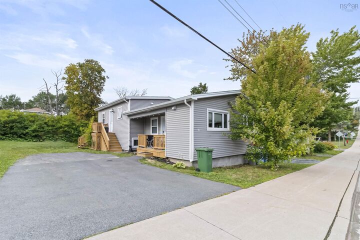 17 Chadwick Street  Dartmouth NS B2Y 2M2 photo