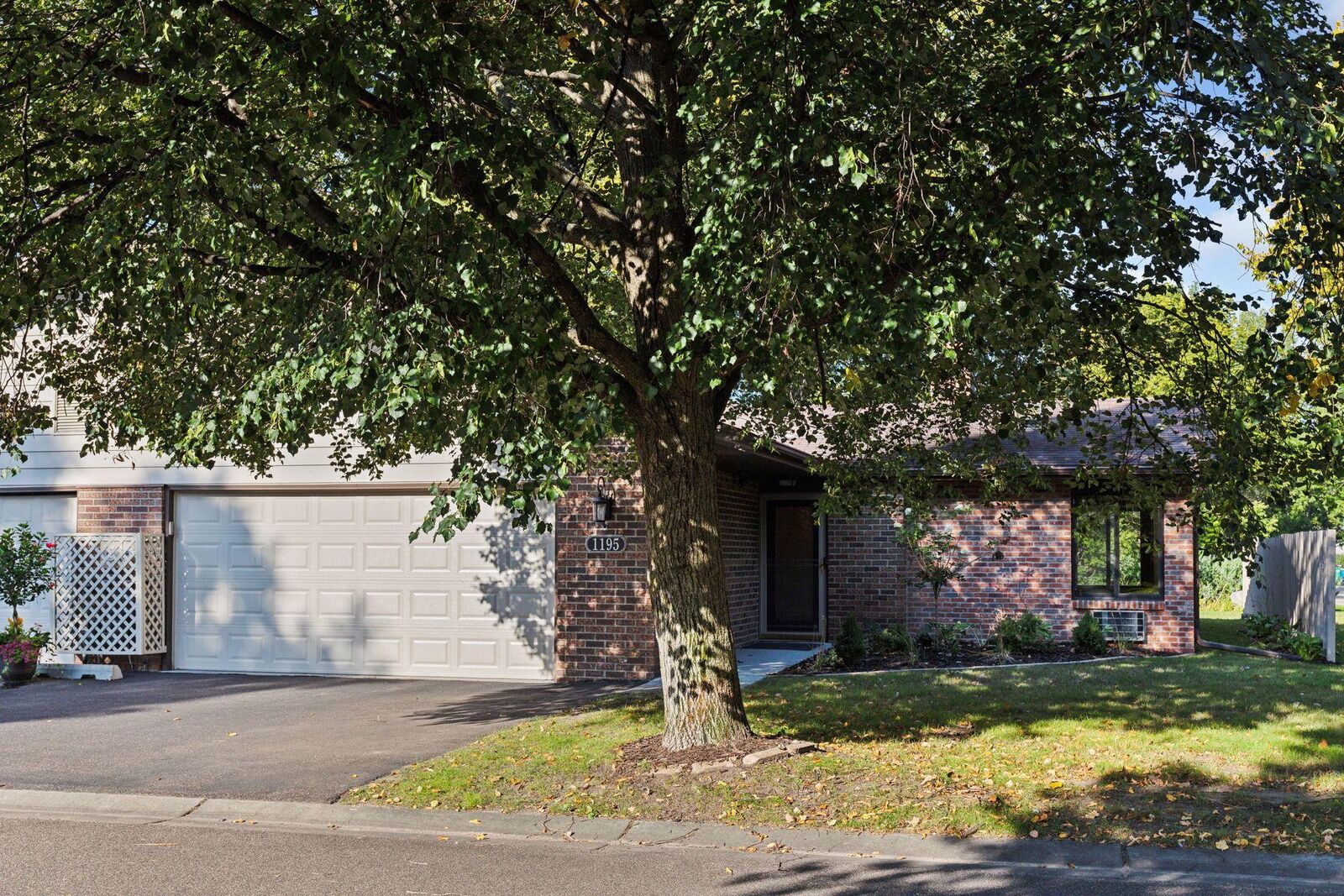 Property Photo:  1195 Weston Lane N  MN 55447 