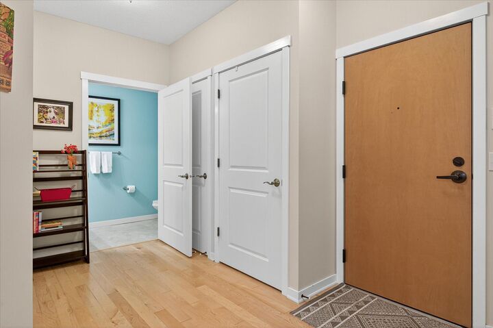Property Photo:  1070 Grandview Court NE 101  MN 55421 
