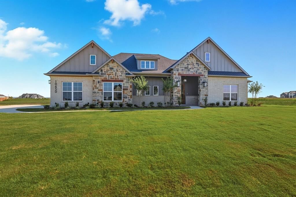 Property Photo: 10650 Rye Bread Lane TX 76084