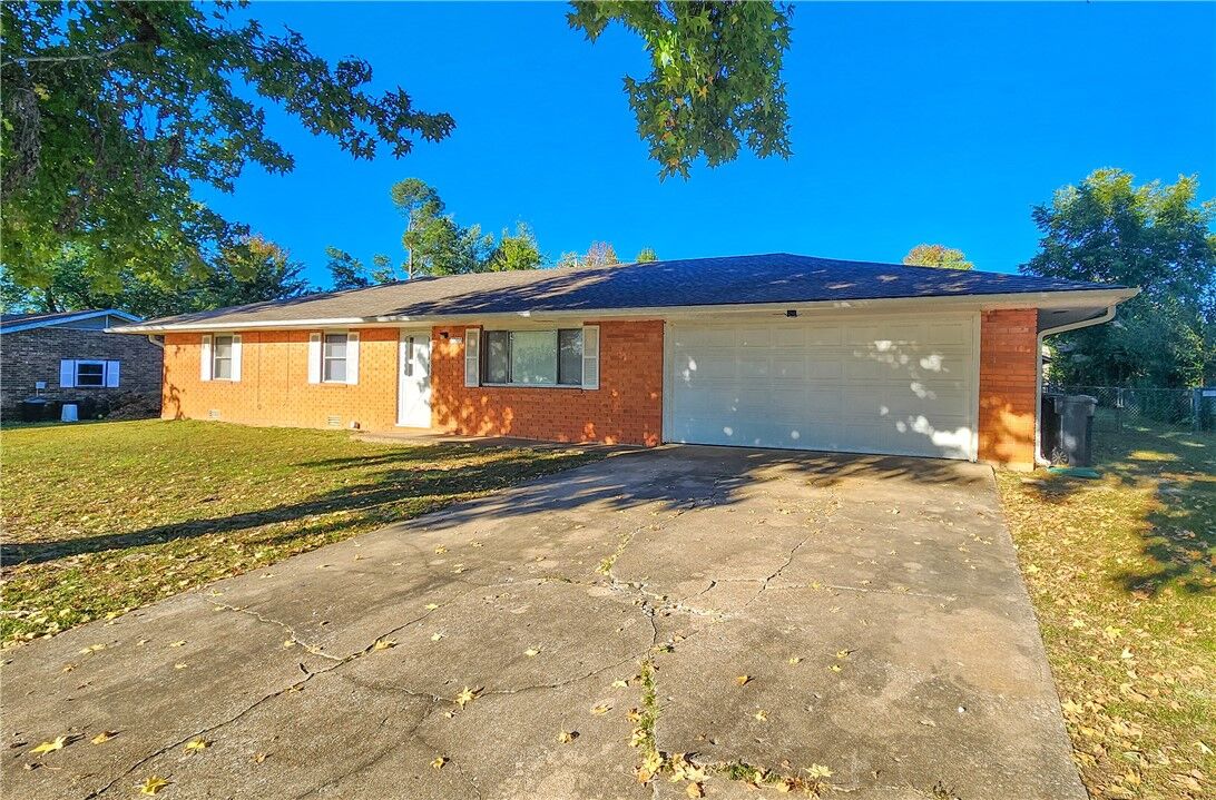 Property Photo:  2006 S 16th  AR 72758 