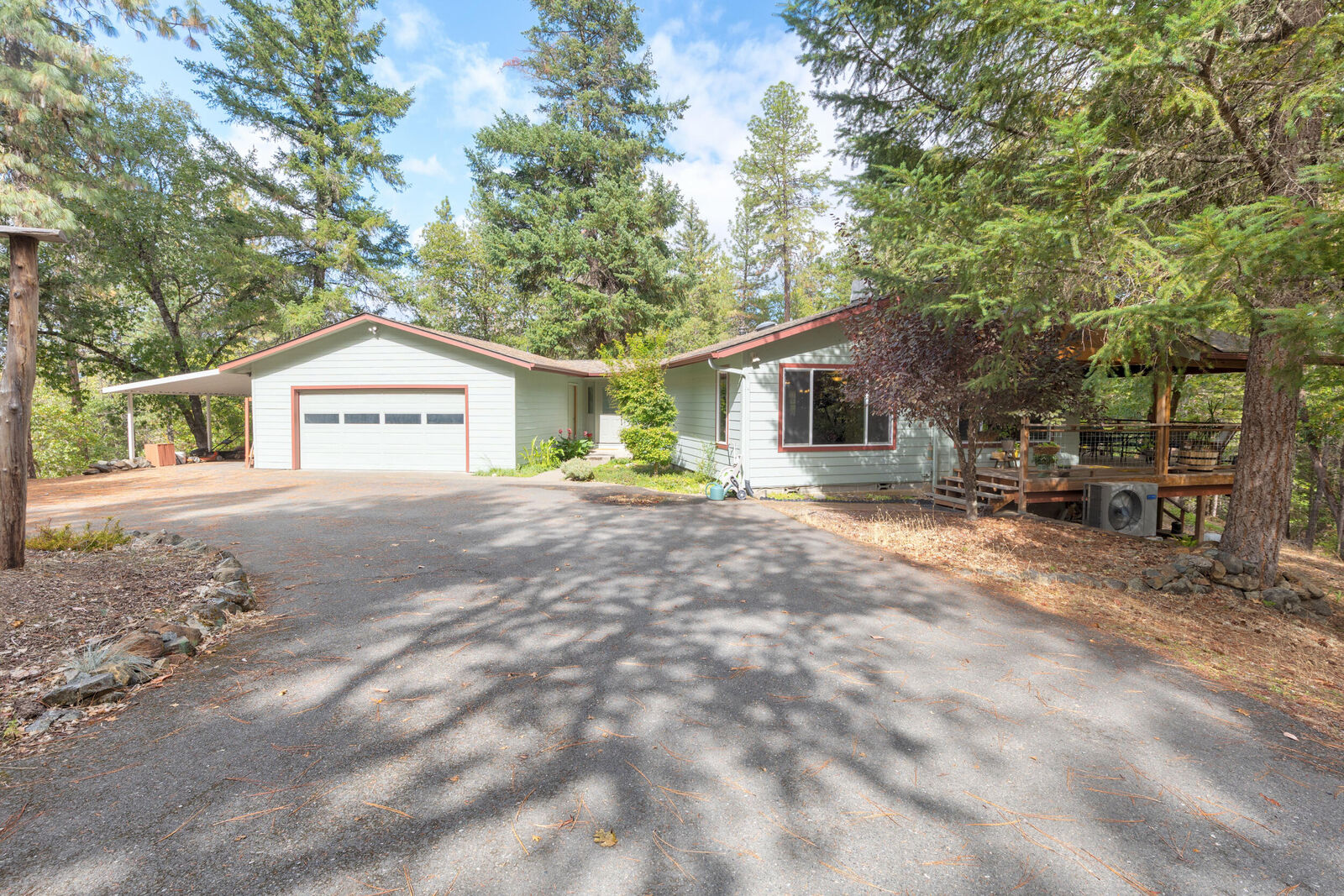 Property Photo: 539 Highland Ranch Road OR 97526