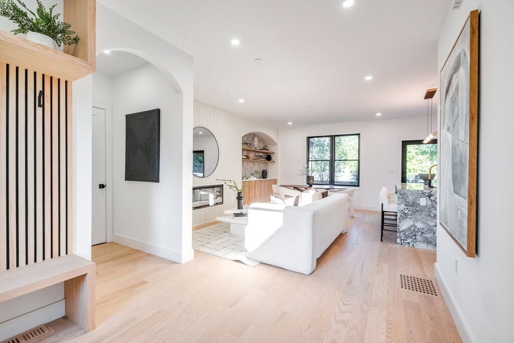 Property Photo:  290 Watertown St 3  MA 02458 