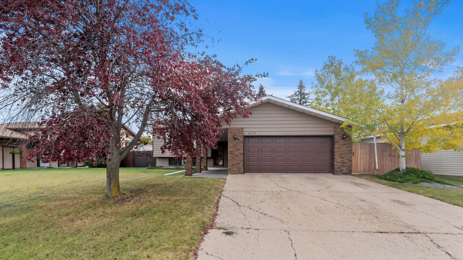 Property Photo: 6107 36 Avenue AB T4V 4A7