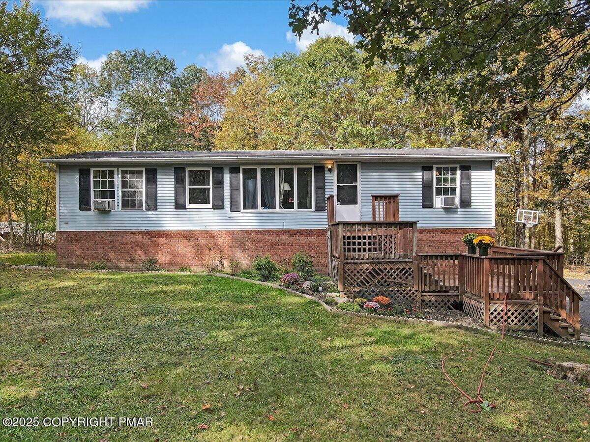Property Photo:  2179 Deer Track Drive  PA 18302 