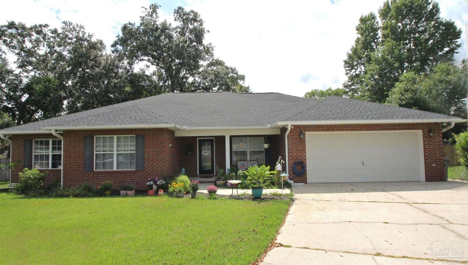 Property Photo: 2301 Majestic Dr FL 32534