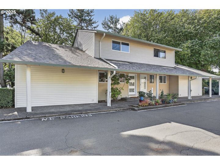 Property Photo:  11926 N Jantzen Beach Ave 2  OR 97217 