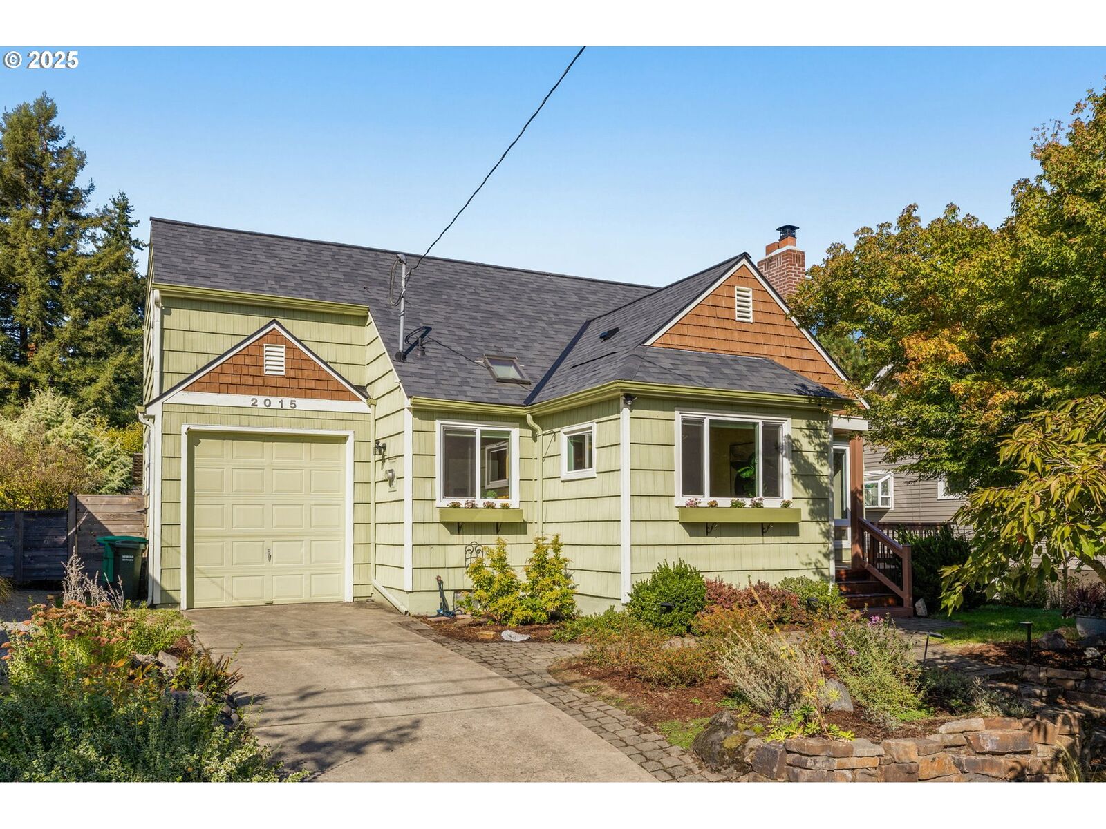 Property Photo: 2015 SE Spokane St OR 97202