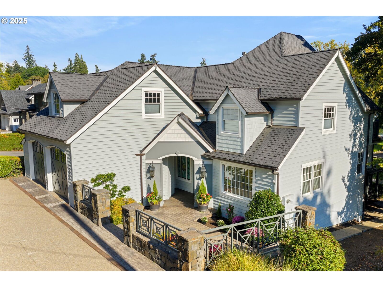 Property Photo: 4368 Lakeview Blvd OR 97035