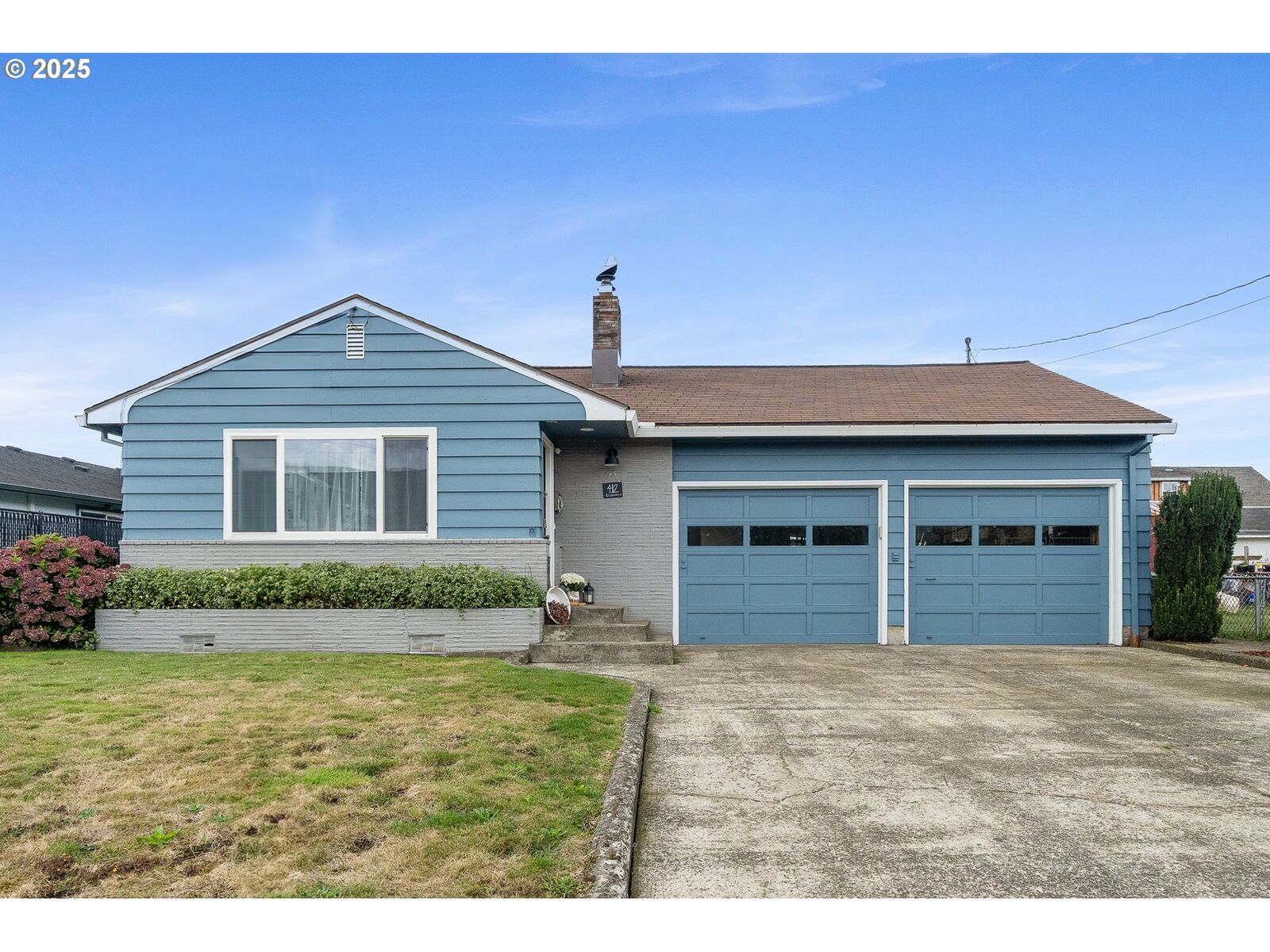 Property Photo:  412 Birch Ave  OR 97141 